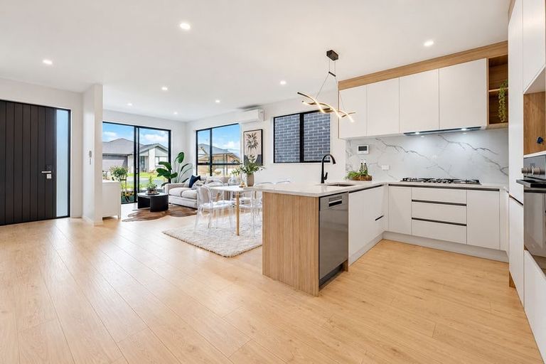 Photo of property in 6 Zadar Street, Kumeu, 0810