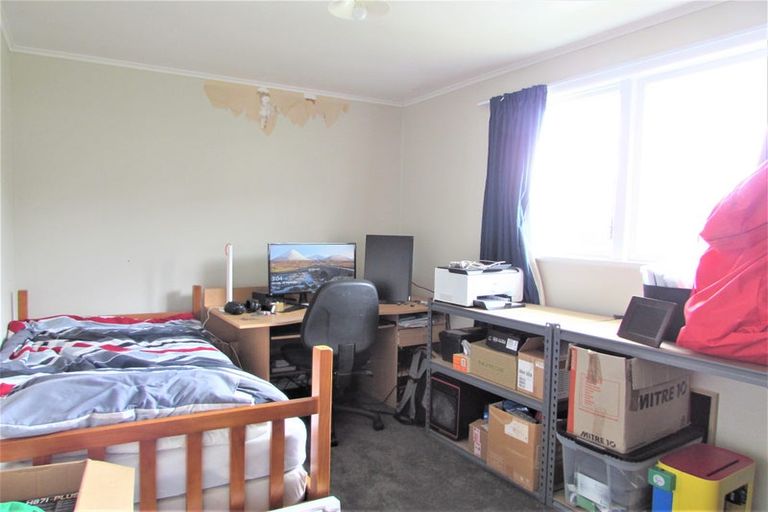 Photo of property in 40-42 Bell Street, Tawa, Wellington, 5028
