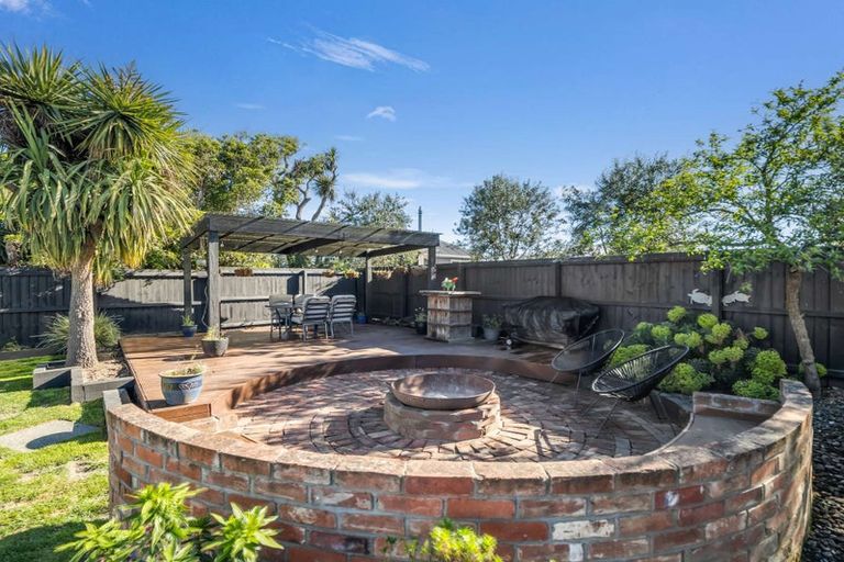 Photo of property in 54 Marriotts Road, North New Brighton, Christchurch, 8083