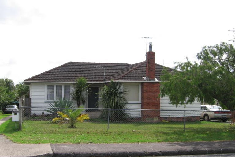 Photo of property in 1/8 Grainger Road, Te Atatu South, Auckland, 0610