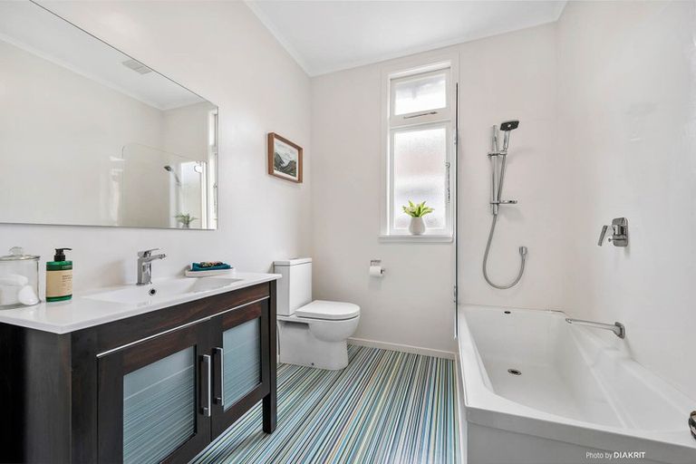 Photo of property in 43 Severn Street, Island Bay, Wellington, 6023