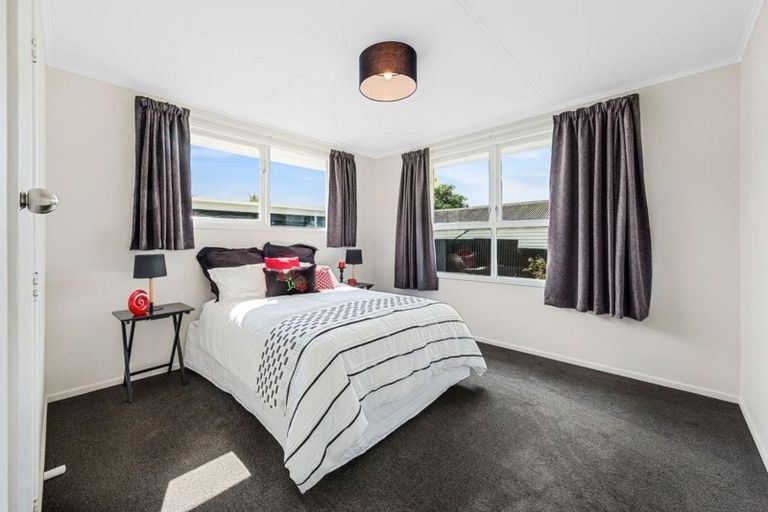 Photo of property in 8 Blake Road, Mangere East, Auckland, 2024