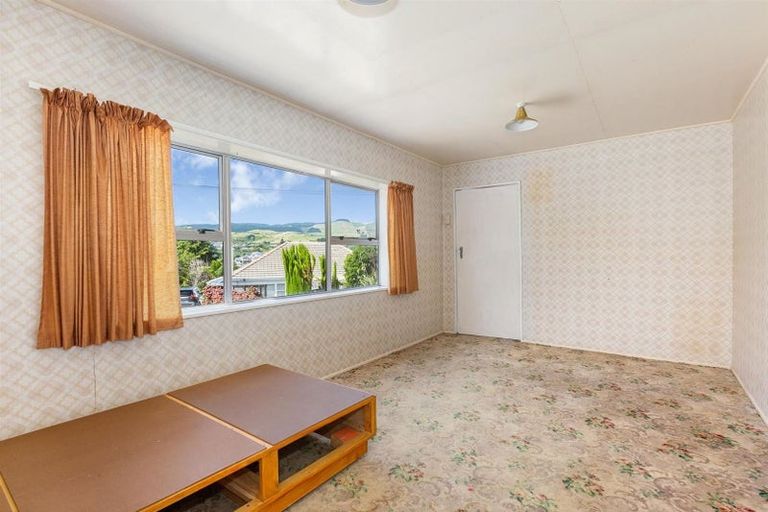 Photo of property in 4 Tainui Terrace, Tawa, Wellington, 5028