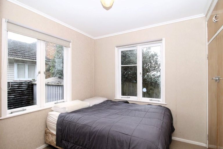 Photo of property in 20a Beaubank Road, Kelston, Auckland, 0602