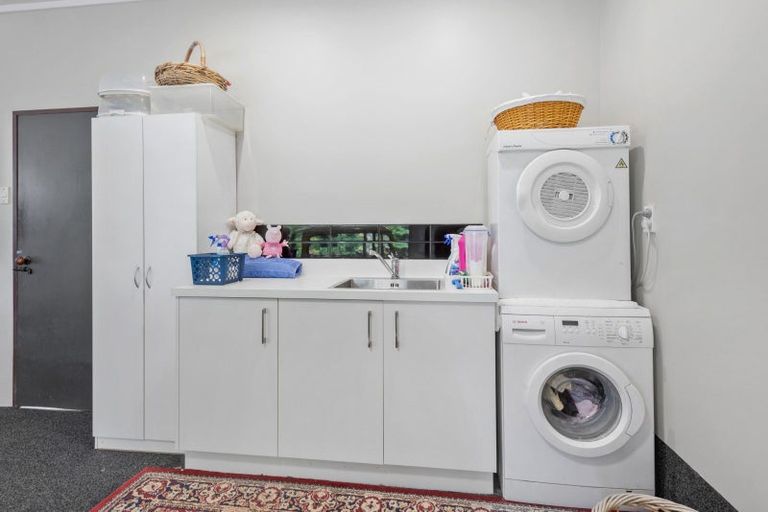 Photo of property in 1 Kerwood Place, Gore, 9710