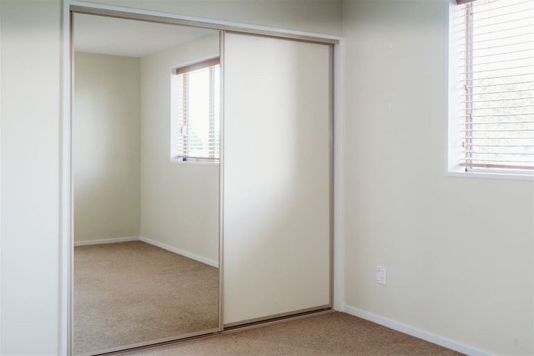 Photo of property in 64 Willowview Drive, Redwood, Christchurch, 8051