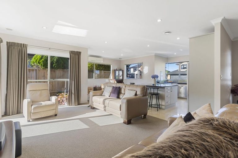 Photo of property in 76 Baverstock Road, Flat Bush, Auckland, 2016