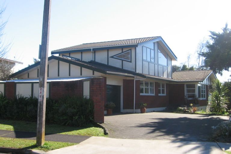 Photo of property in 4 Coulthard Terrace, Opaheke, Papakura, 2113