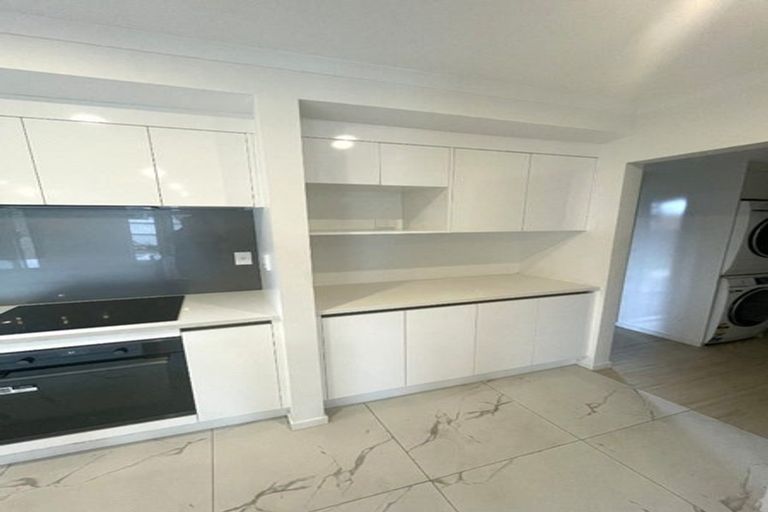 Photo of property in 1/4214a Great North Road, Glendene, Auckland, 0602