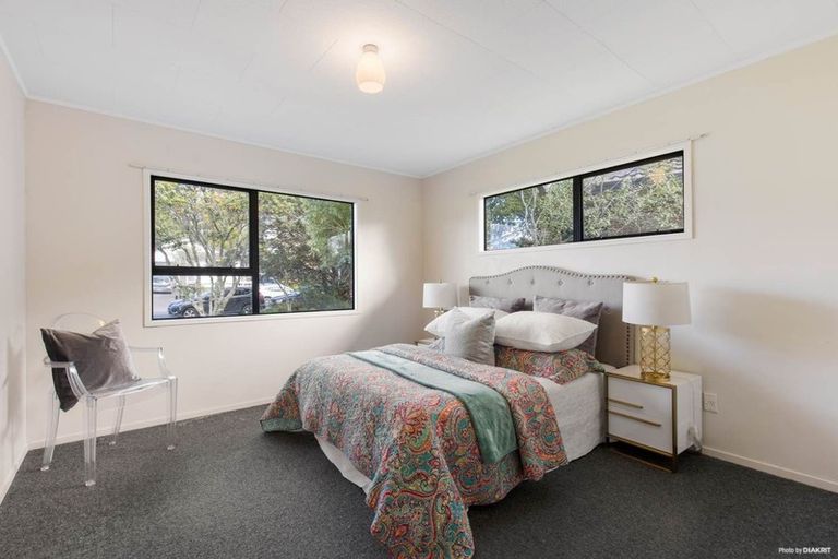 Photo of property in 27 Barbados Drive, Unsworth Heights, Auckland, 0632