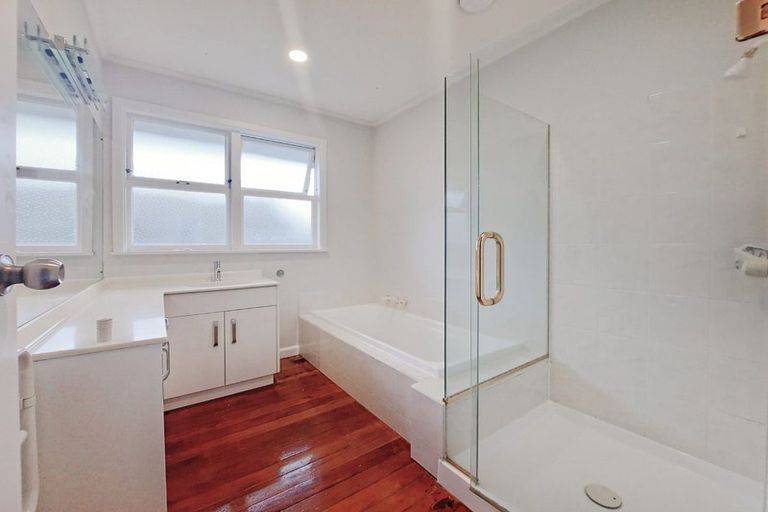 Photo of property in 69a Waimairi Road, Upper Riccarton, Christchurch, 8041