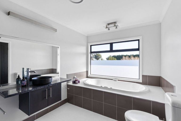 Photo of property in 354 Henwood Road, Hillsborough, New Plymouth, 4372