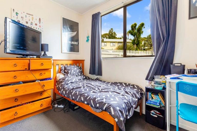 Photo of property in 25 Lilburn Crescent, Massey, Auckland, 0614