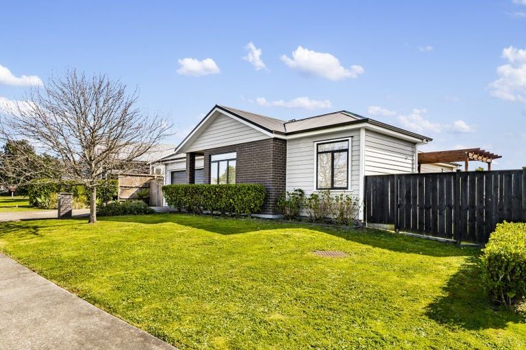 Photo of property in 8 Ara Kakara Avenue, Huapai, Kumeu, 0810