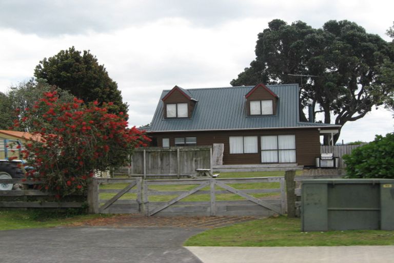 Photo of property in 74 Tindalls Bay Road, Tindalls Beach, Whangaparaoa, 0930