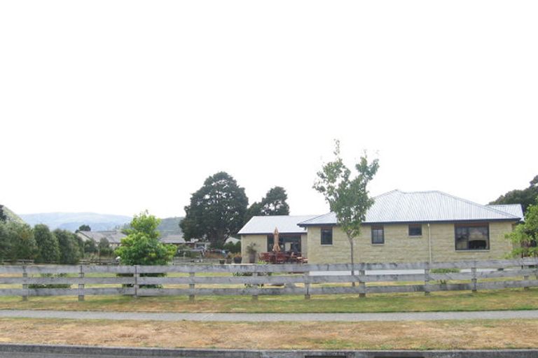 Photo of property in 4 Malcolm Gillies Grove, Totara Park, Upper Hutt, 5018