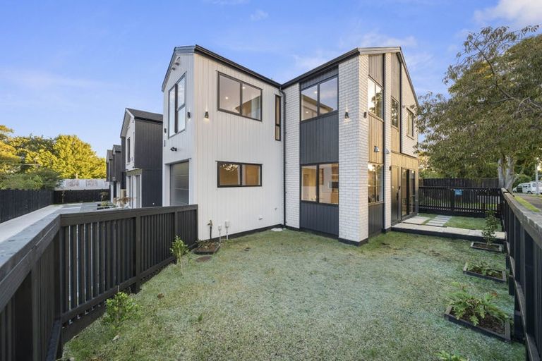 Photo of property in 23c Wanaka Place, Pakuranga Heights, Auckland, 2010
