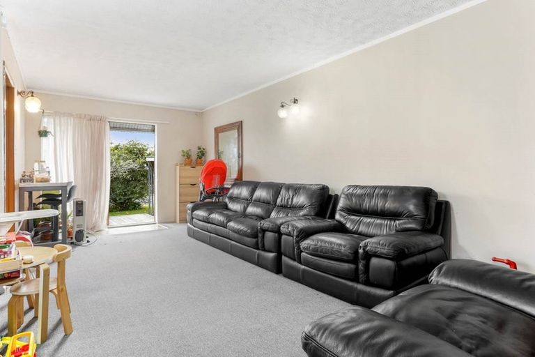 Photo of property in 25 Woodford Avenue, Henderson, Auckland, 0610