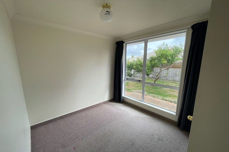 Photo of property in 22 Bearing West Court, Paraparaumu, 5032