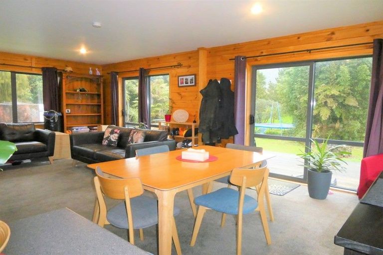 Photo of property in 33 Golf Links Road, Kaiata, Greymouth, 7805