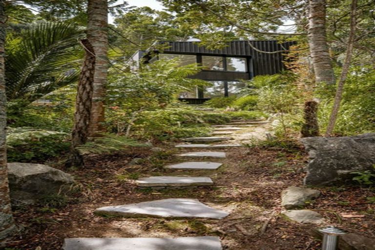 Photo of property in 34 Arapito Road, Titirangi, Auckland, 0604