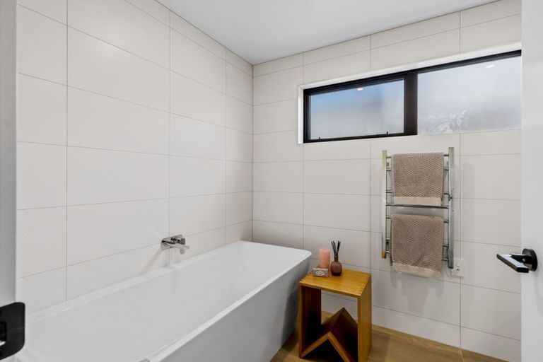 Photo of property in 2 Wanderer Lane, Jacks Point, Queenstown, 9371