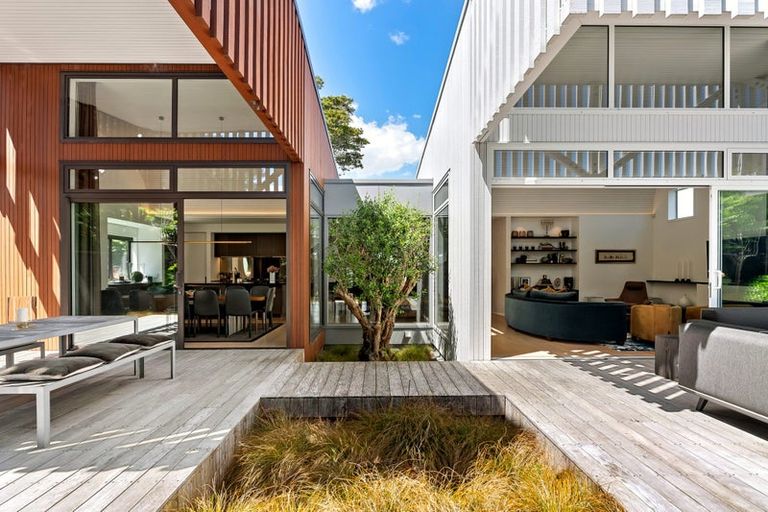 Photo of property in 8 Mount Hobson Lane, Remuera, Auckland, 1050