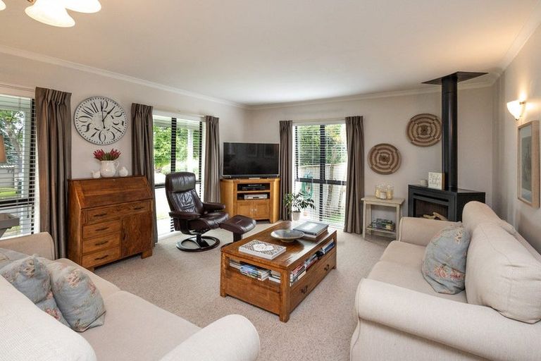 Photo of property in 1 Earl Place, Hokowhitu, Palmerston North, 4410