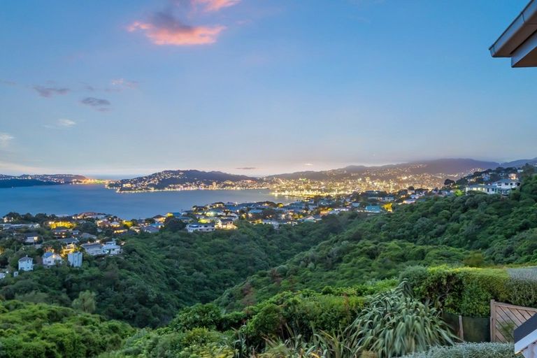 Photo of property in 42 Gurkha Crescent, Khandallah, Wellington, 6035