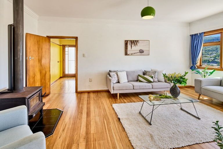 Photo of property in 10 Carleton Terrace, Tawa, Wellington, 5028