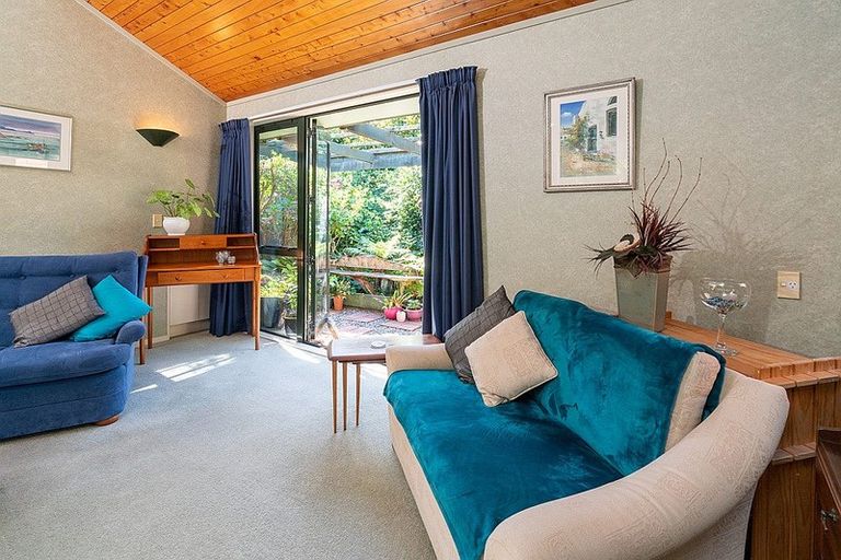 Photo of property in 42 Guildford Drive, Paraparaumu, 5032