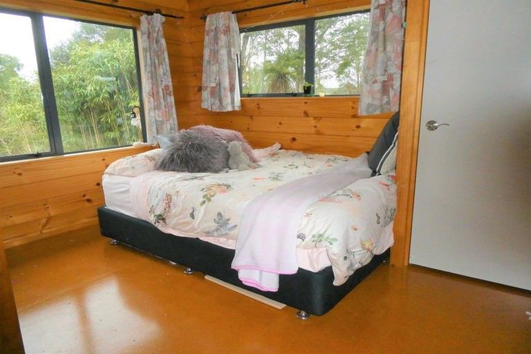 Photo of property in 33 Golf Links Road, Kaiata, Greymouth, 7805