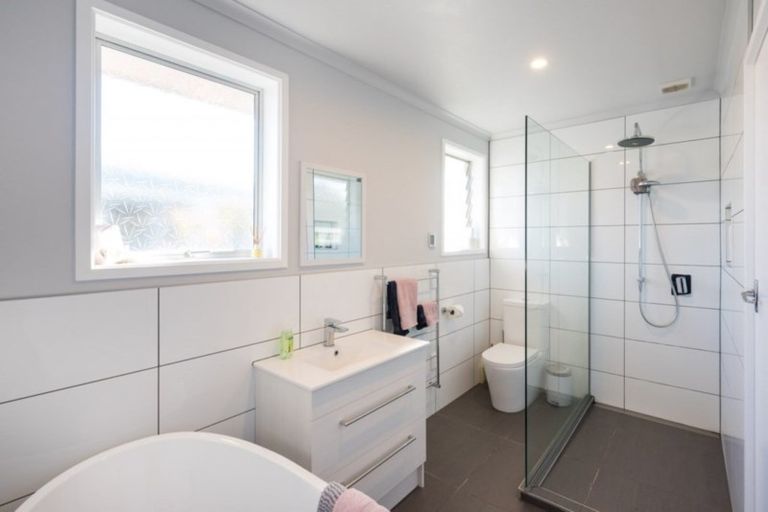 Photo of property in 2 Lynley Crescent, Blenheim, 7201