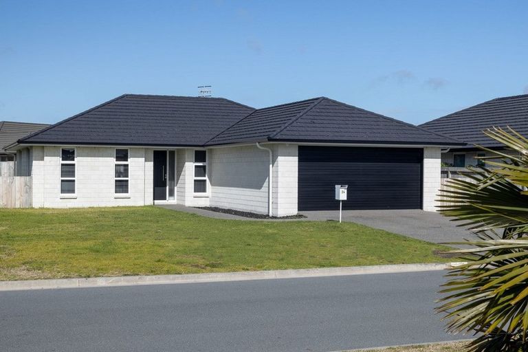 Photo of property in 24 Te Kio Crescent, Papamoa Beach, Papamoa, 3118