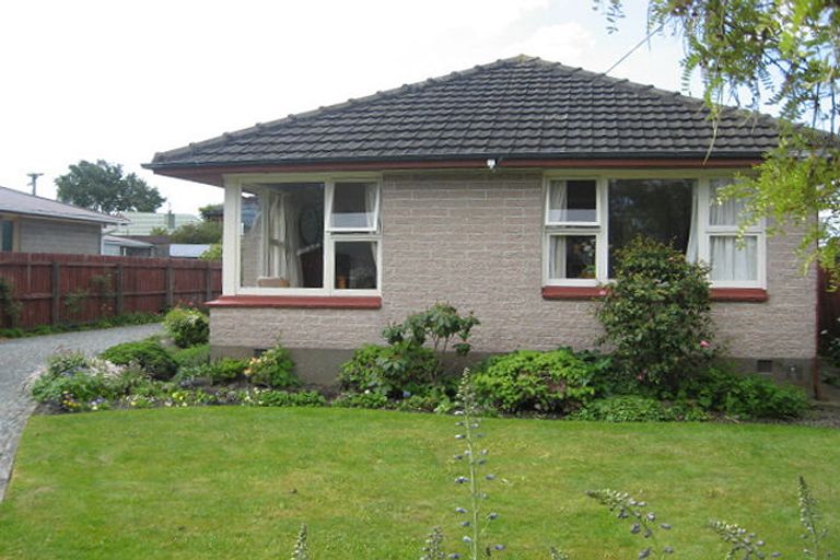 Photo of property in 2/19 Sturrocks Road, Redwood, Christchurch, 8051