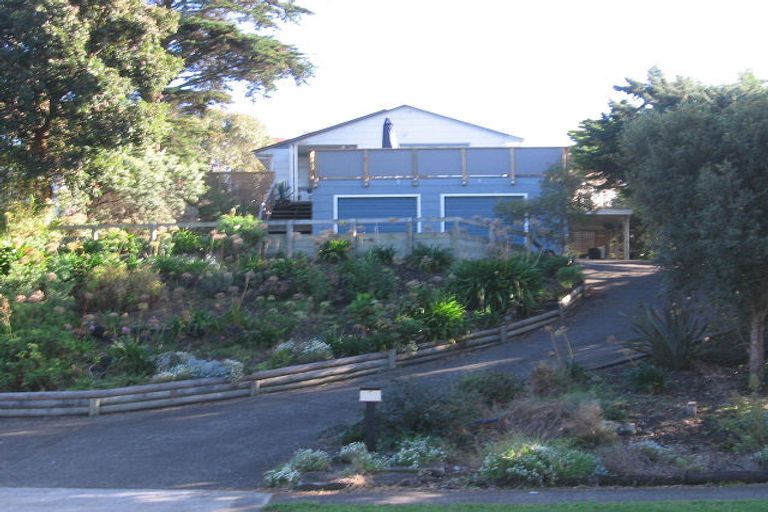 Photo of property in 25 William Street, Waikanae Beach, Waikanae, 5036