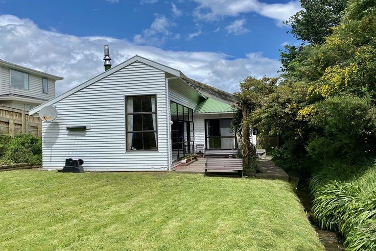 Photo of property in 100 Chester Road, Tawa, Wellington, 5028