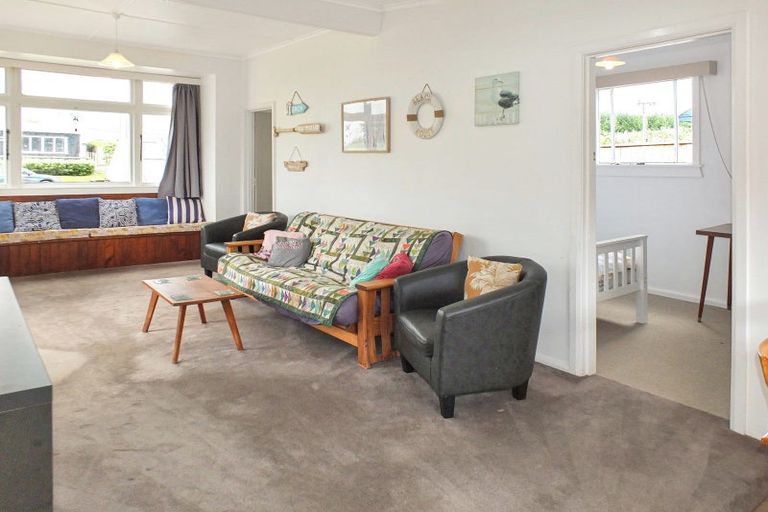 Photo of property in 3 Chrystall Street, Foxton Beach, Foxton, 4815