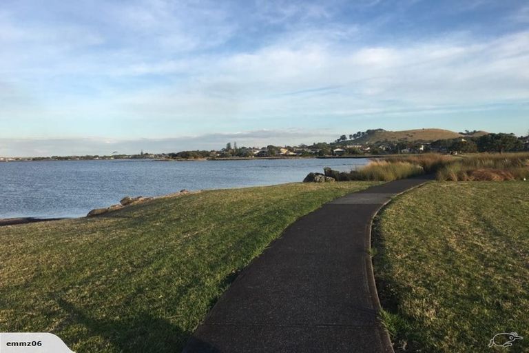 Photo of property in 63a Kiwi Esplanade, Mangere Bridge, Auckland, 2022