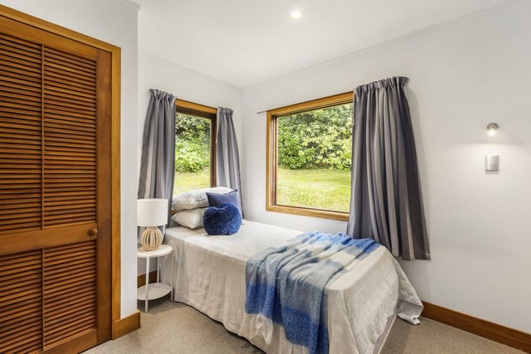 Photo of property in 1 Valley Street, Island Bay, Wellington, 6023