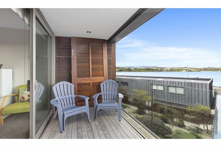 Photo of property in Patent 326 Apartments, 203s/326 Evans Bay Parade, Hataitai, Wellington, 6021