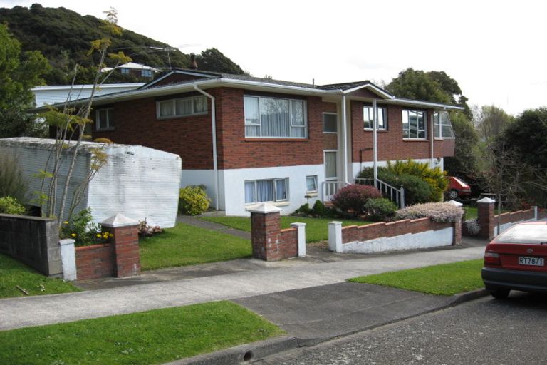 Photo of property in 1 Volkner Grove, Waterloo, Lower Hutt, 5011