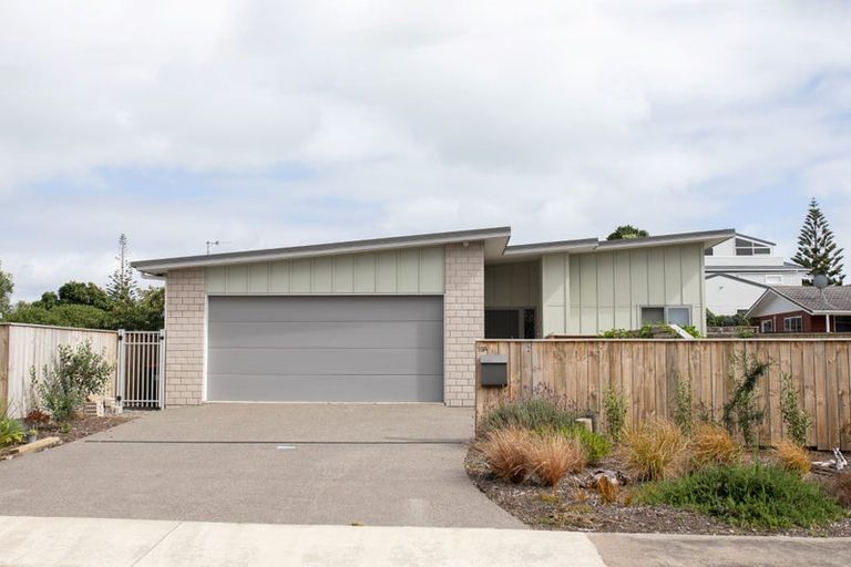 Photo of property in 19a Francis Road, Paraparaumu Beach, Paraparaumu, 5032