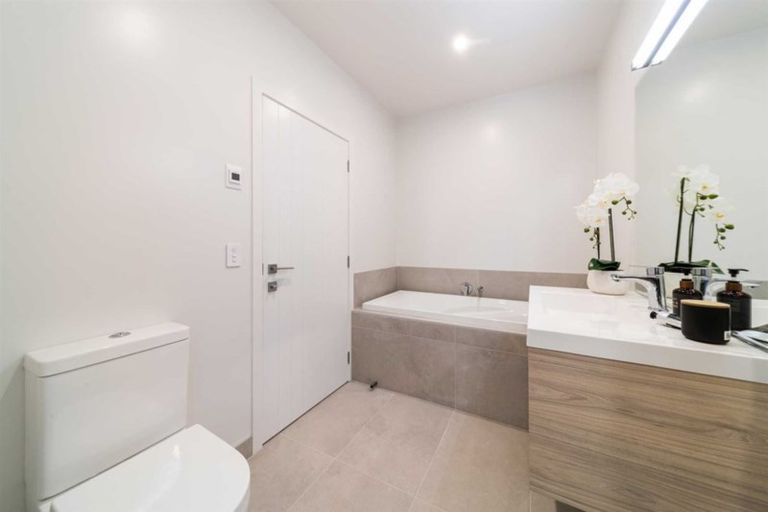 Photo of property in 39 Rannoch Drive, Jacks Point, Queenstown, 9371