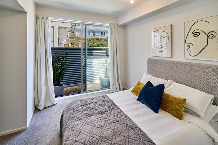 Photo of property in 35 Karo Drive, Te Aro, Wellington, 6011