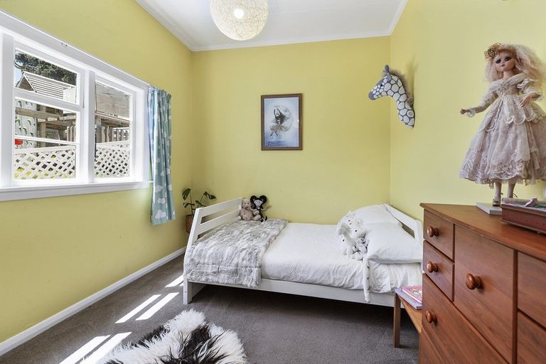 Photo of property in 13 Nevay Road, Miramar, Wellington, 6022