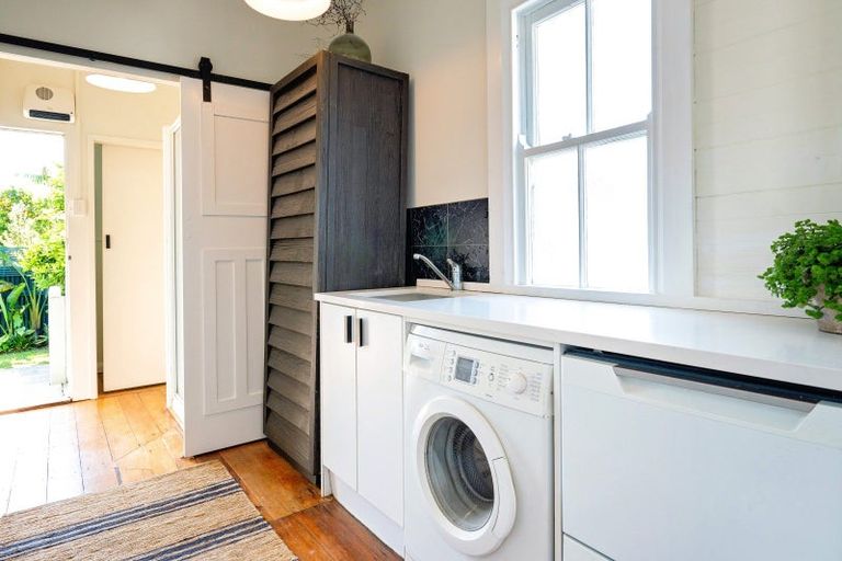 Photo of property in 19 Vigor Brown Street, Napier South, Napier, 4110