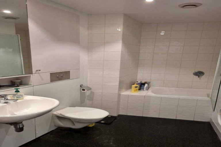 Photo of property in Gerondis Bldg Apartments, 407/60 Willis Street, Wellington Central, Wellington, 6011