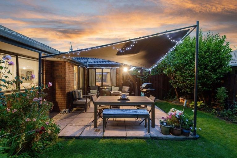 Photo of property in 15 Castle Way, Beckenham, Christchurch, 8023