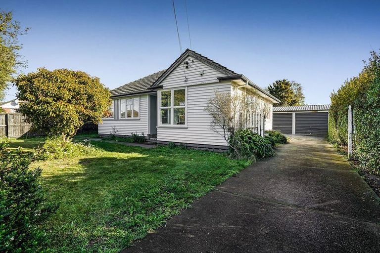 Photo of property in 17 Ealing Street, Northcote, Christchurch, 8052